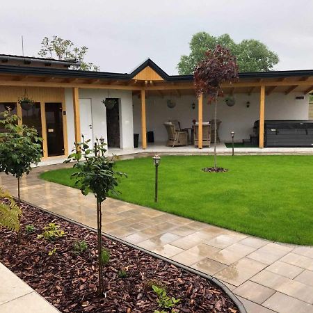 Notarius Vendeghaz Bed & Breakfast Poroszlo Bagian luar foto