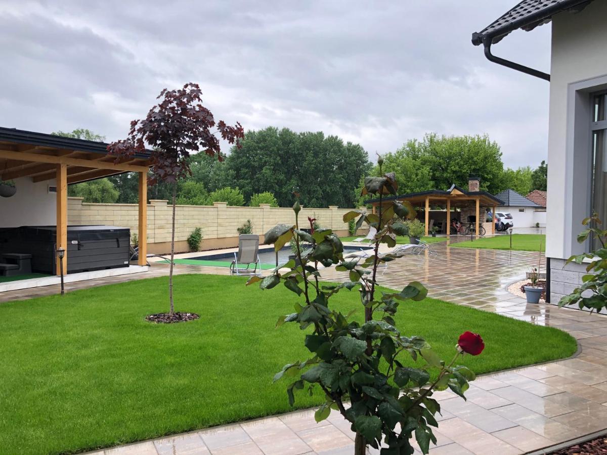 Notarius Vendeghaz Bed & Breakfast Poroszlo Bagian luar foto