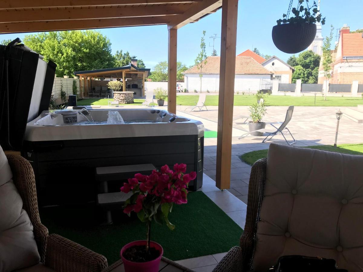 Notarius Vendeghaz Bed & Breakfast Poroszlo Bagian luar foto