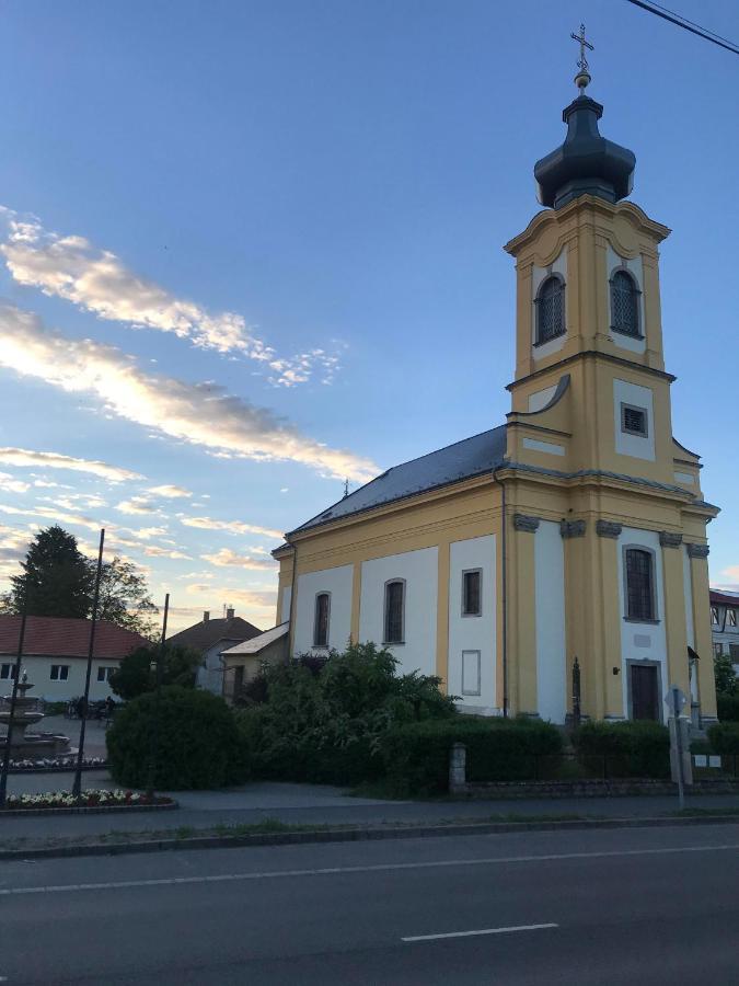 Notarius Vendeghaz Bed & Breakfast Poroszlo Bagian luar foto